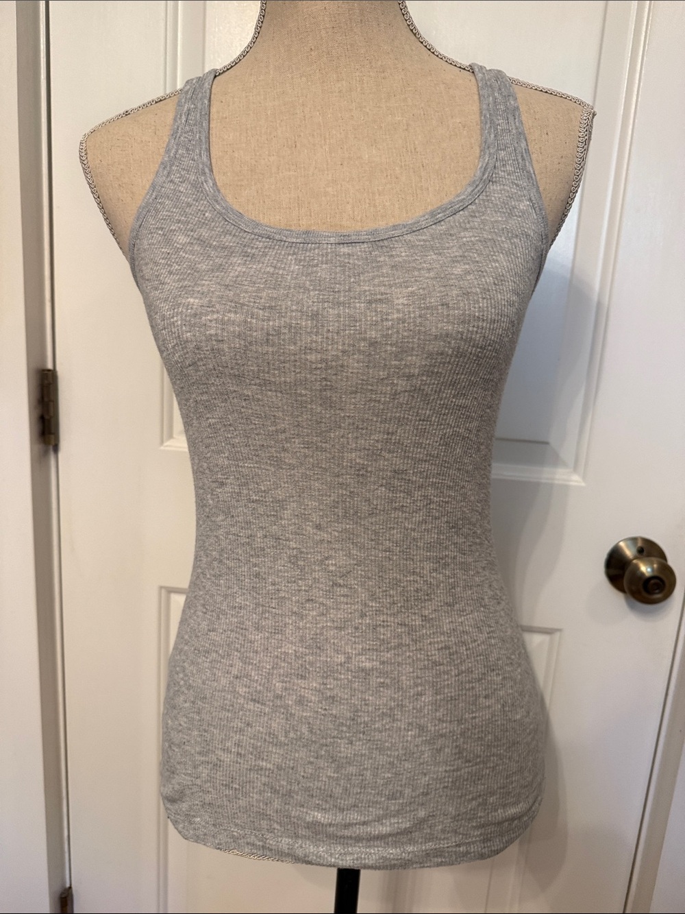 VINCE TOP TANK SLEEVELESS GRAY SKINNY RIBBED SCOOP NECK SIZE XS